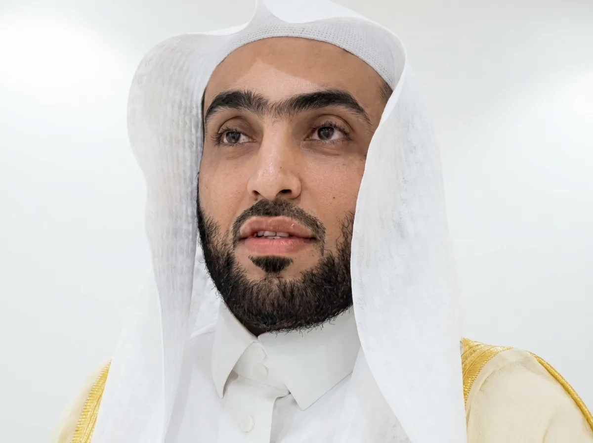 Hajj 2026 Saeed Aal-Zuhayr to Call Adhan at Masjid Namira and Masjid al-Khaif for Hajj - Nayi Soch News-e-Hub Close-up portrait of a man with a beard wearing a white ghutra and thobe, looking to the side.
